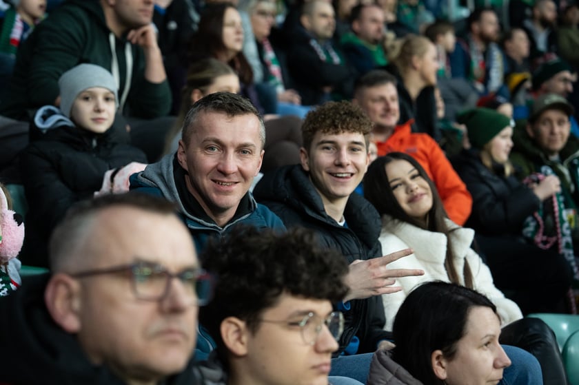 Kibice na meczu Śląska z Widzewem (2 marca 2024) na Tarczyński Arenie